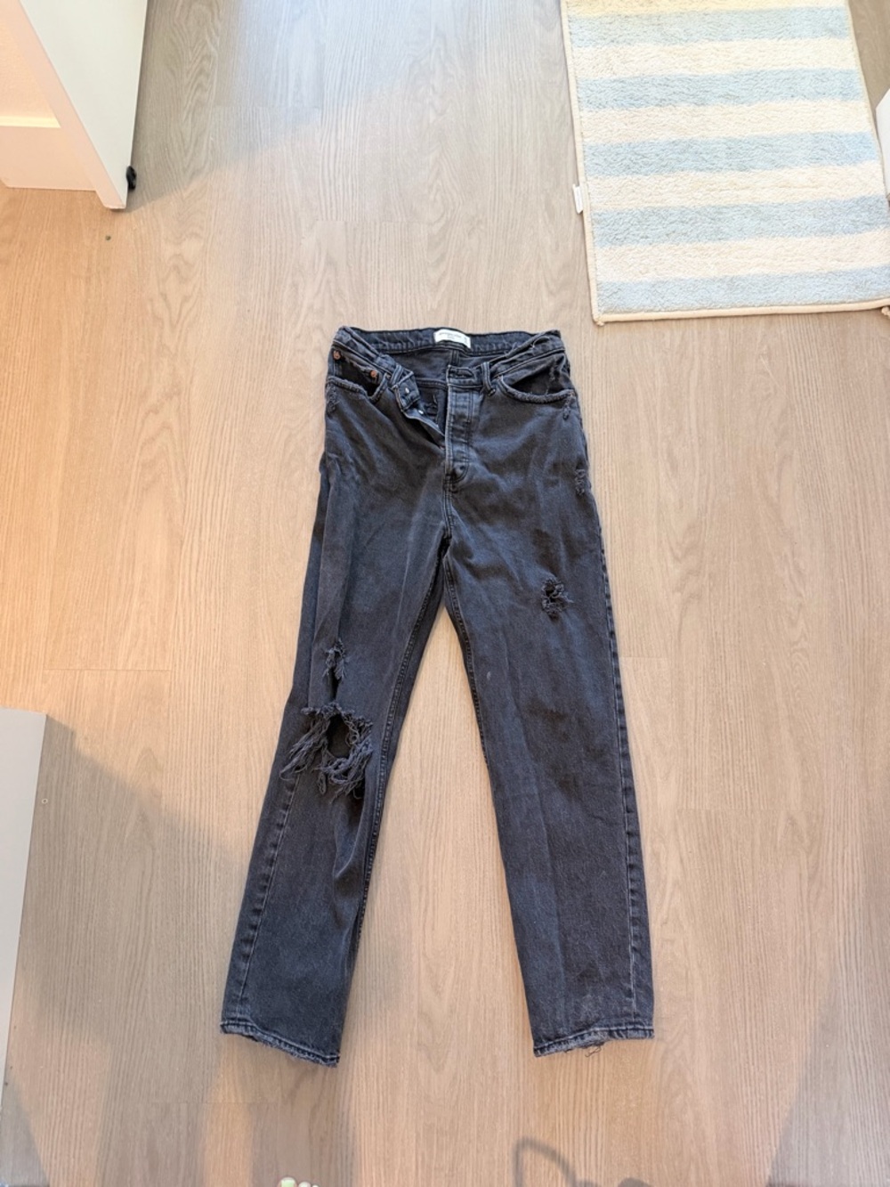Abercrombie & Fitch Black Straight-Leg Distressed Jeans